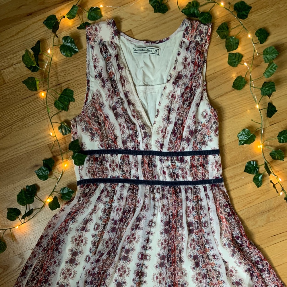 ✨A&F patterned flowy dress